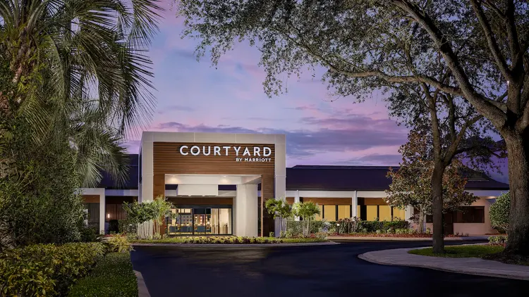 The exterior of the Courtyard by Marriott Lake Buena Vista at Vista Centre at sunset hour