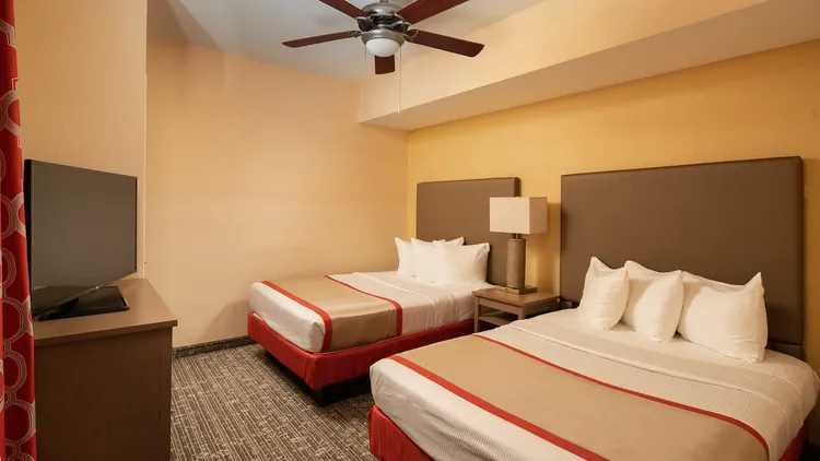 Two full sized beds in a hotel bedroom