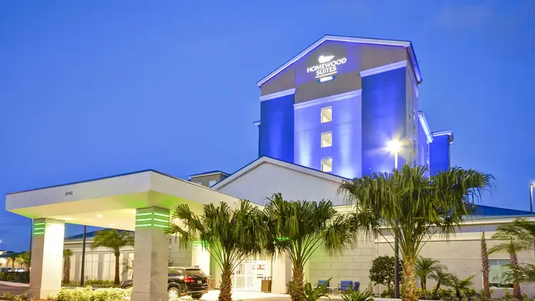 A hotel building with a sign that says, ‘Homewood Suites’